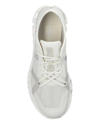 On Running Cloud X 4 AD Trainers in White Wolf